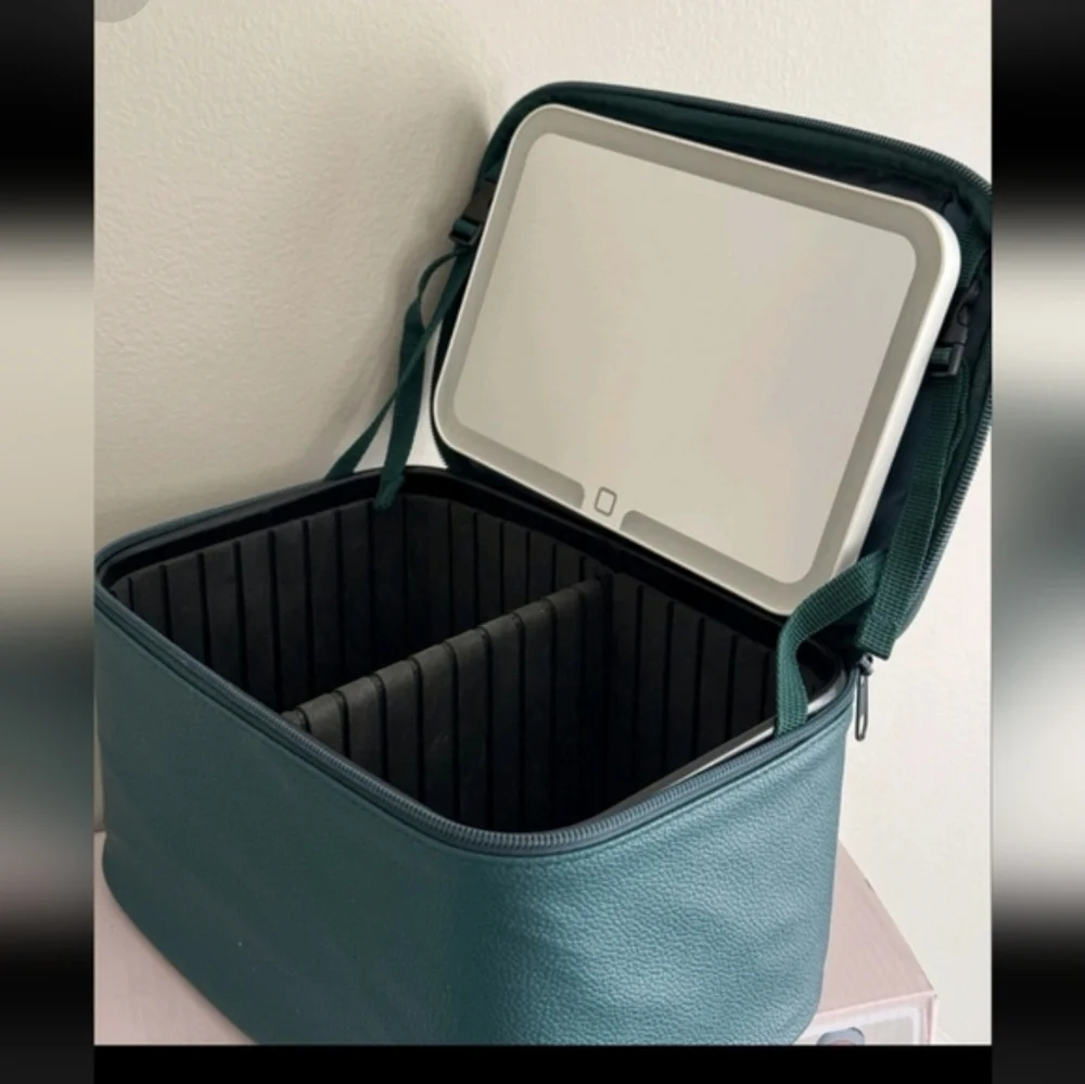 Lighted Makeup Case USB C Charging Removable Mirror Adjustable Storage black